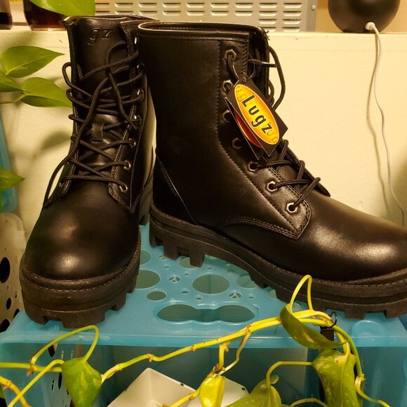 Black hiking boots Women's 9.5 - Picture 1 of 4